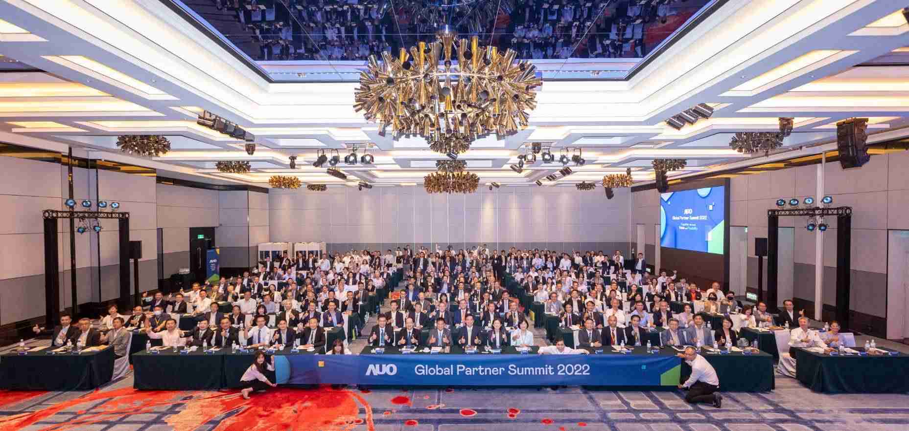 友達推動「安心、、創新、、、、用心、、、、同心、、、盡心」五星職旅，，，，為菲籍員工打造全方位照護，，，，首度贏得「人權實踐與發展領袖獎」殊榮